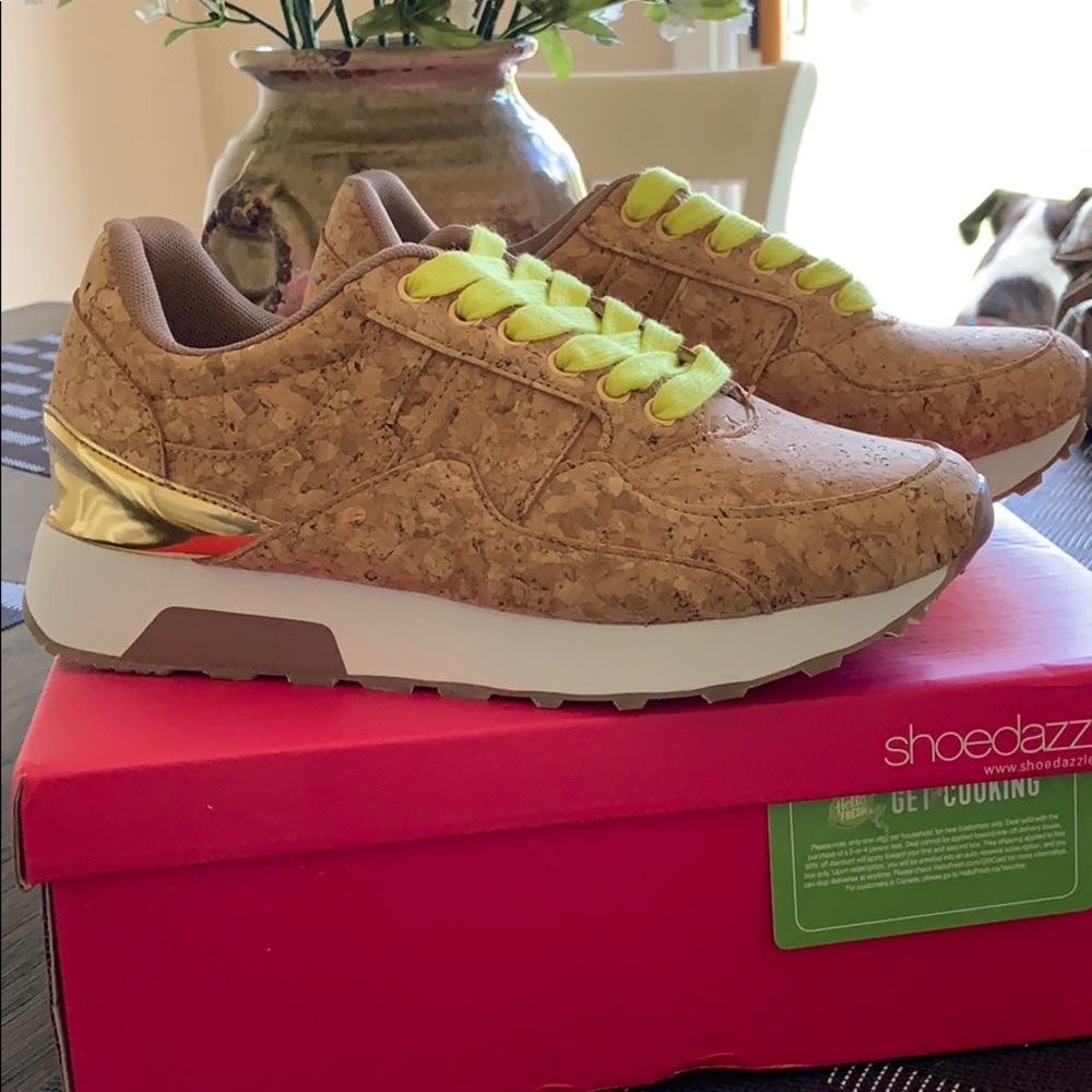 Dakota Mixed Material Sneaker- 6.5